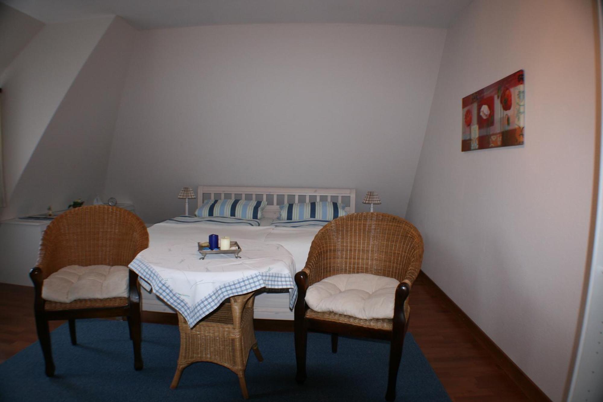 Ferienwohnungen Im Hotel Garni Zur Post Utersum Ruang foto