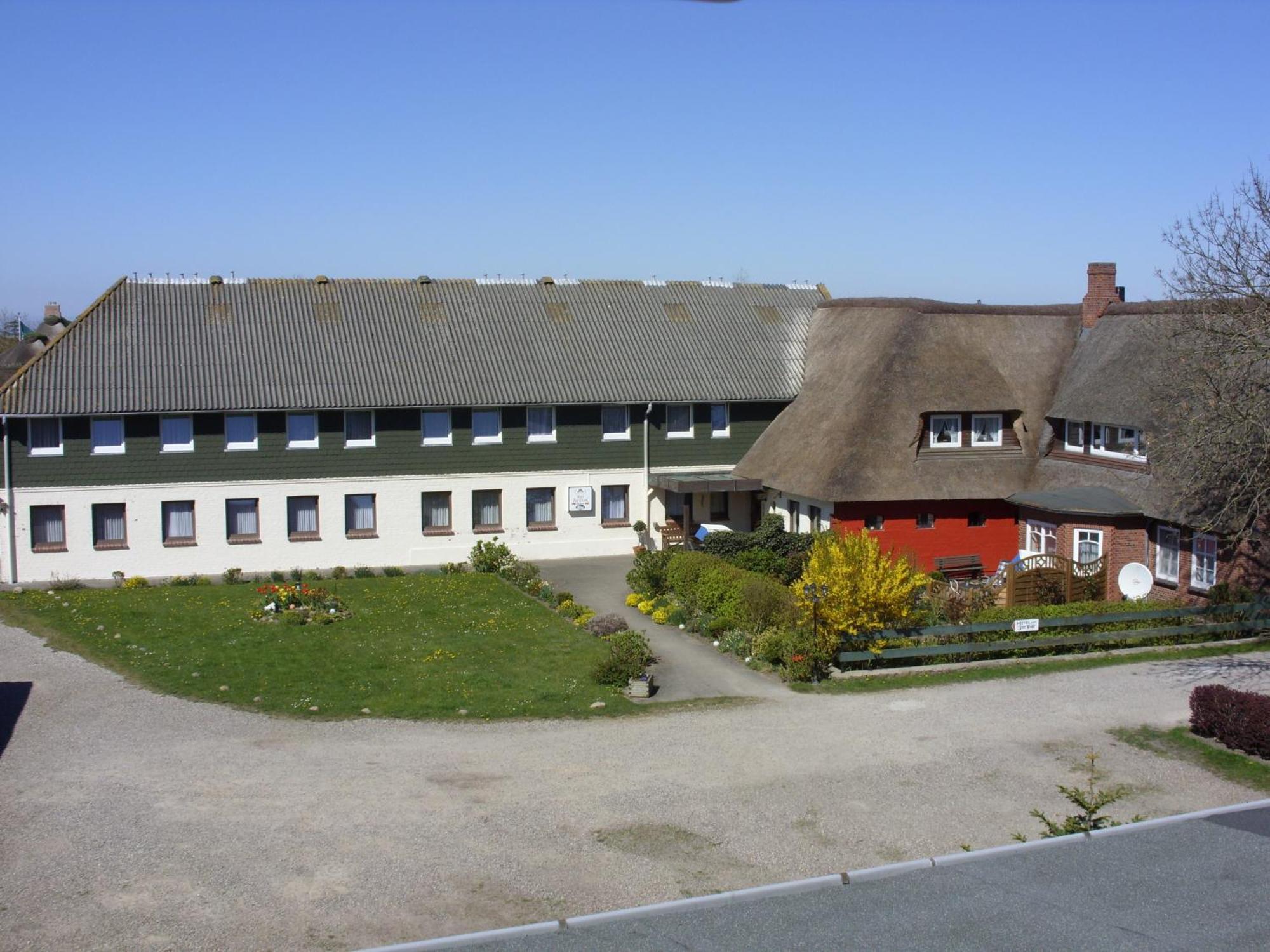 Ferienwohnungen Im Hotel Garni Zur Post Utersum Ruang foto